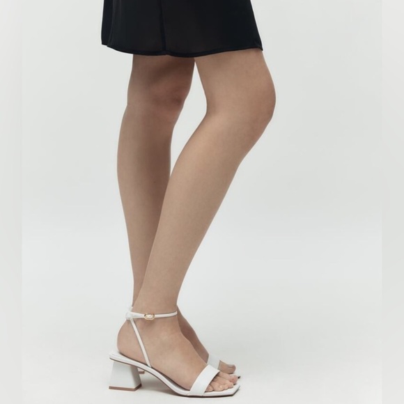 NWT. Zara White Wide Heel Sandals - Picture 7 of 9